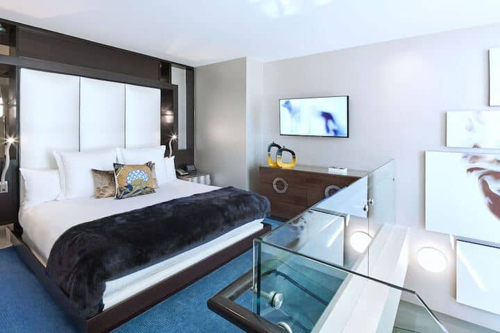 Room 16 of 159